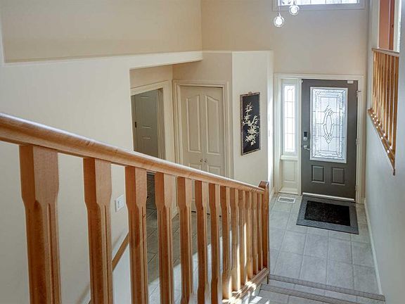 4th image of 47 E Webster Dr