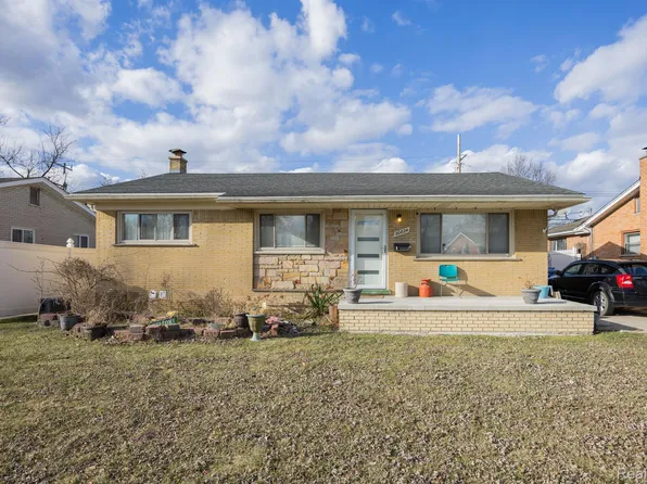 20824 Fairview Dr, Dearborn Heights, MI 48127