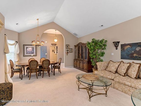 3rd image of 33 Orleans Dr
