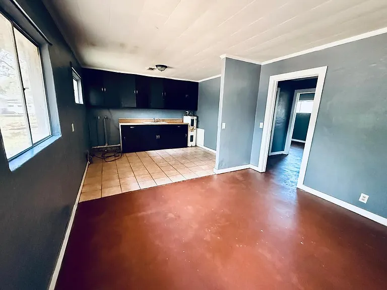 102 Pecan Ln — Photo 5