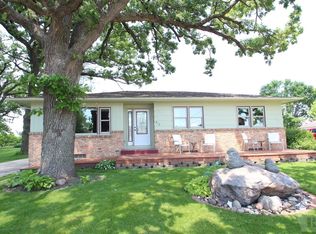 912 N Shore Dr, Clear Lake, IA 50428