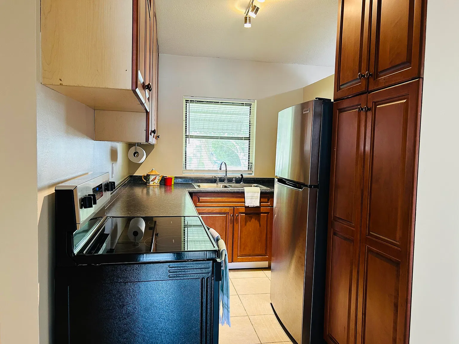 2 bed, 1.0 bath, 784 sqft, $1,650 — Photo 2