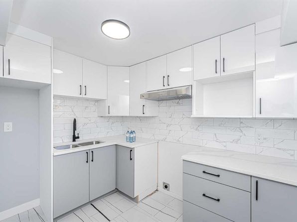 6403 E Centre St NW, Calgary, AB T2K 0V3