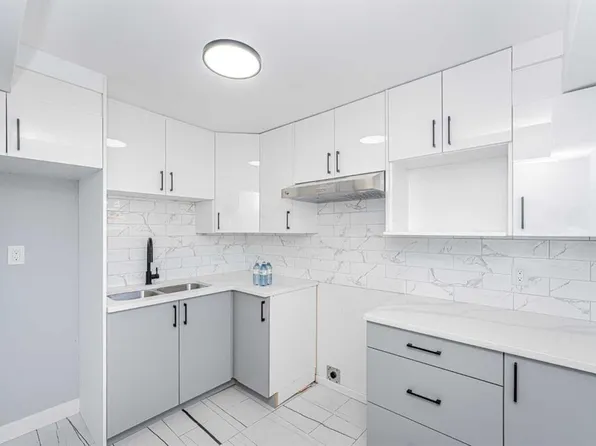 6403 E Centre St NW, Calgary, AB T2K 0V3