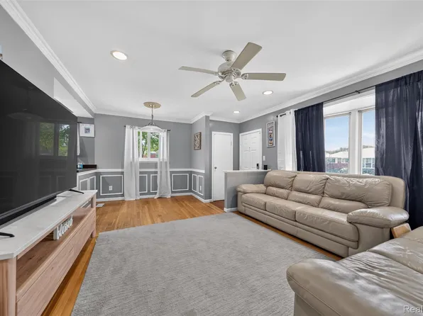 18181 Buckhannon St, Roseville, MI 48066