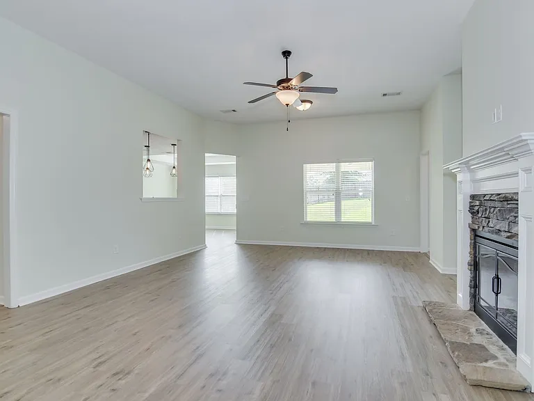 901 Avalon Ct — Photo 8