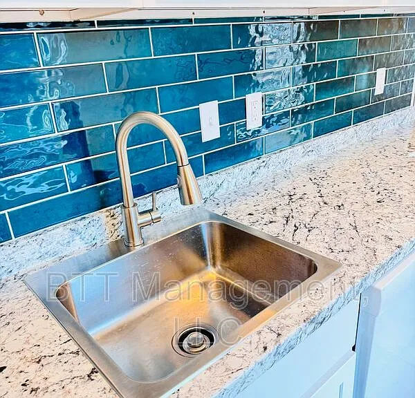 908 Hudson Ave #6 — Photo 18