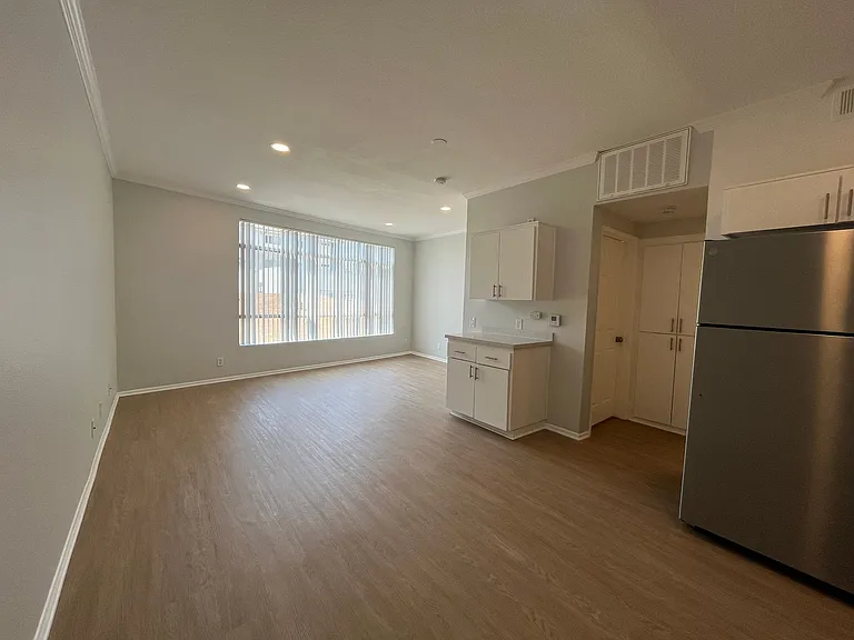 14900 Moorpark Street — Photo 19