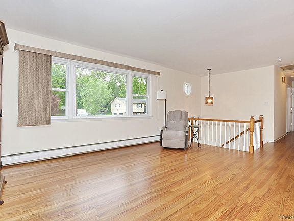 5th image of 33 Farmhouse Road