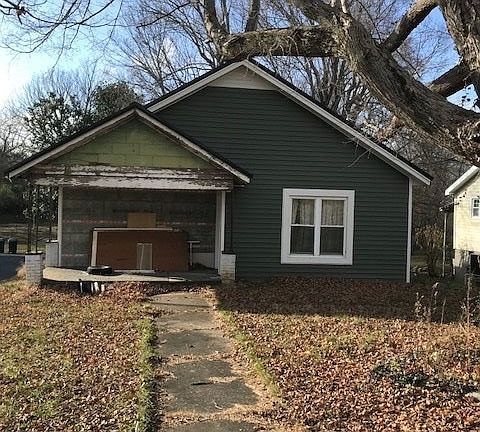 3rd image of 225 College St