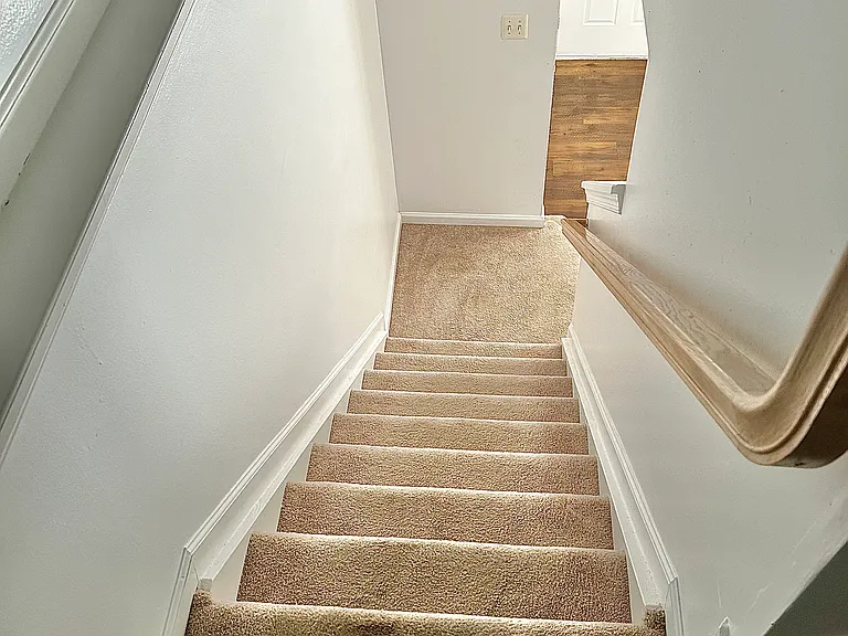 254 Seneca Ter — Photo 13