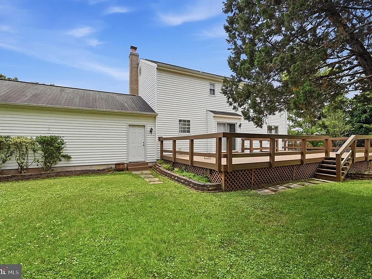 10609 Oxford Ct — Photo 2