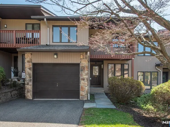 141 Wedgewood Dr #18, Woodland Park, NJ 07424