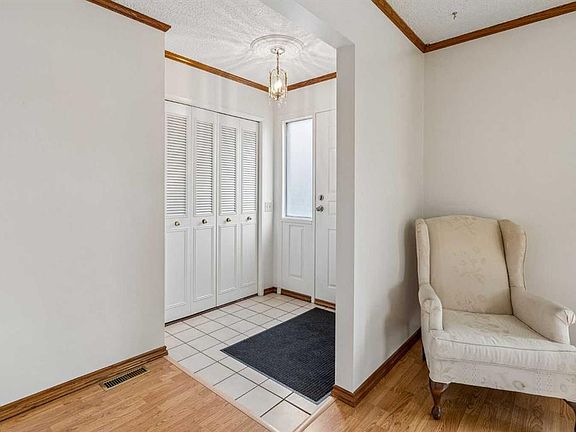 3rd image of 120 S Huntington Grn NE