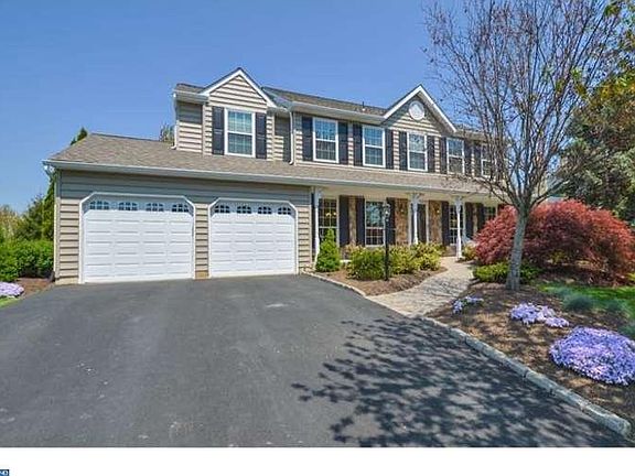 2nd image of 7 Tulip Dr