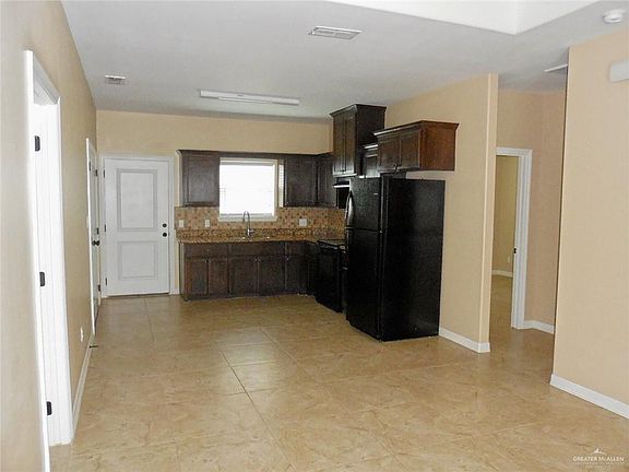 5th image of 2601 E Garfield Ave