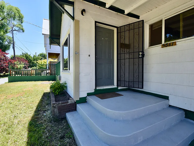5841 NE 18th Ave — Photo 7