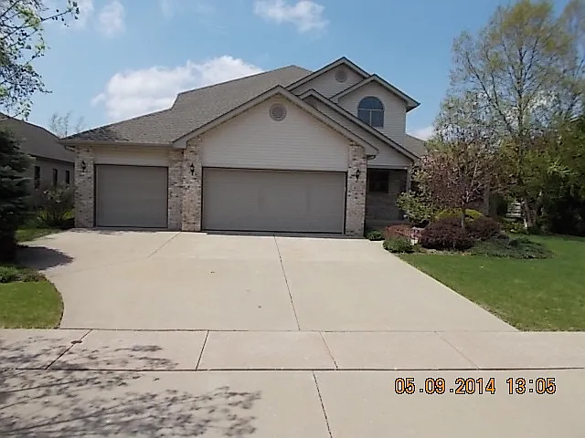 411 Buckingham Pl photo 1