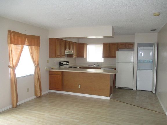 3rd image of 231 SE Village Dr