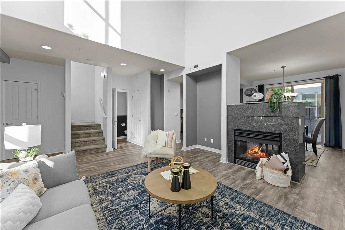 3 bed, 2.5 bath, 1899 sqft, $3,695 — Photo 2