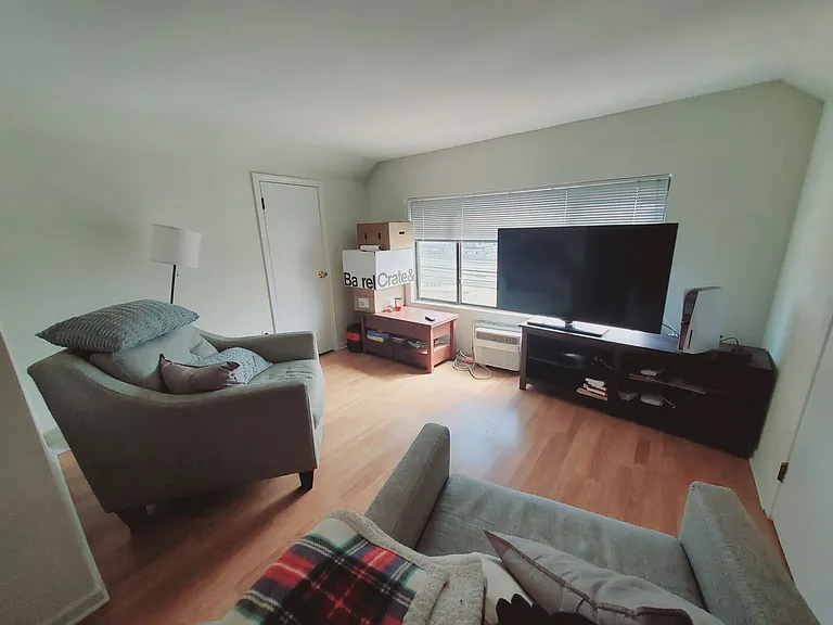 22 Cove Rd #3 — Photo 5