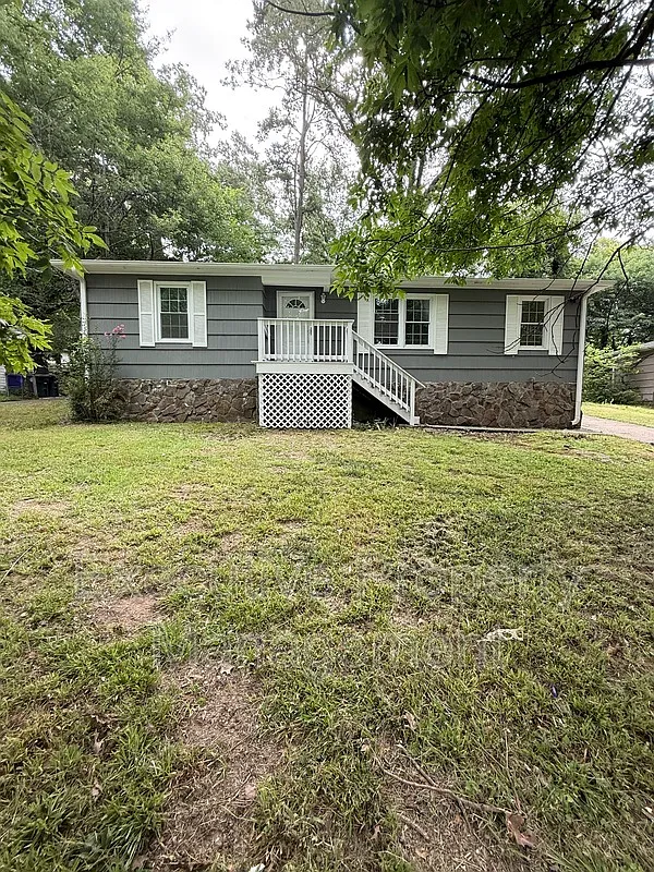 3 bed, 2.0 bath, 1086 sqft, $1,350 — Photo 1