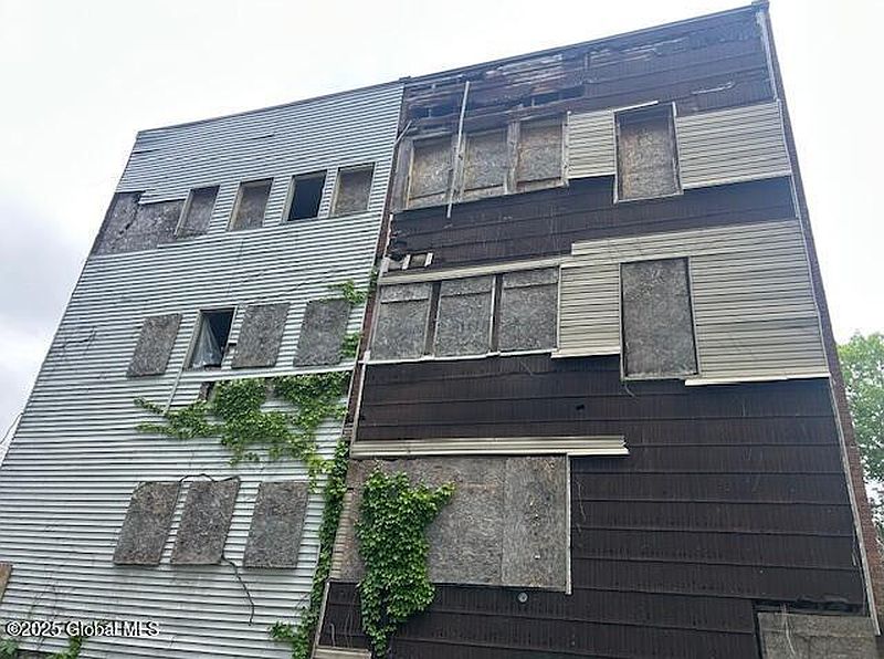 3rd image of 3209 7th Avenue