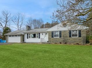 31 Gilbert Dr, Hyde Park, NY 12538