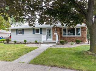 526 Richard St, Combined Locks, WI 54113