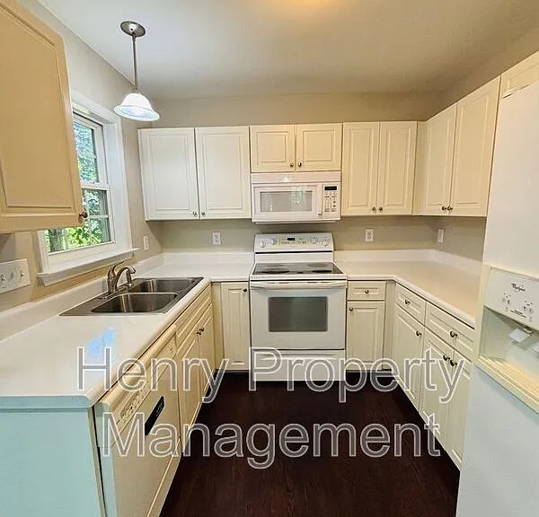 104 Back Woods Cir — Photo 5
