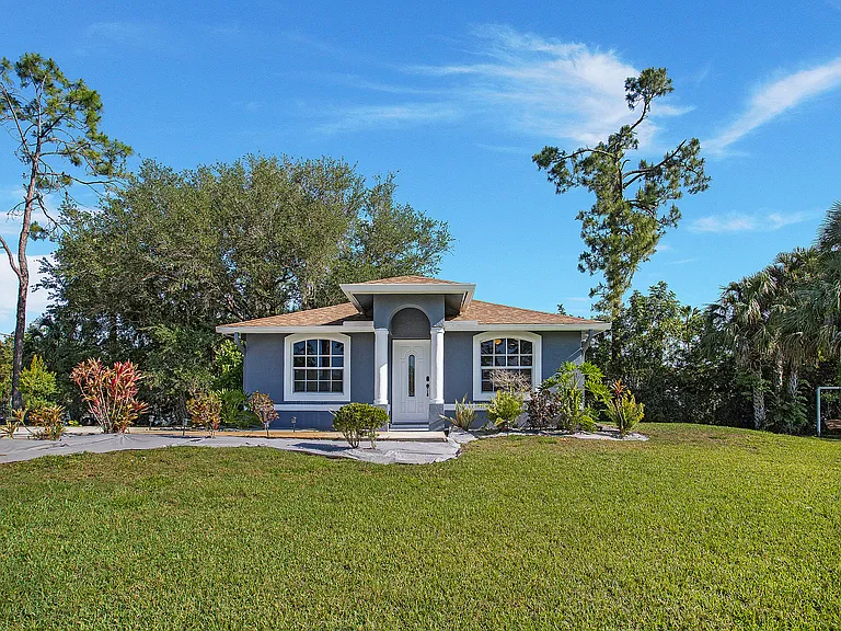 Guest home front yard