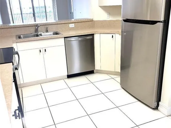 7804 Regal Heron Cir APT 304, Naples, FL 34104