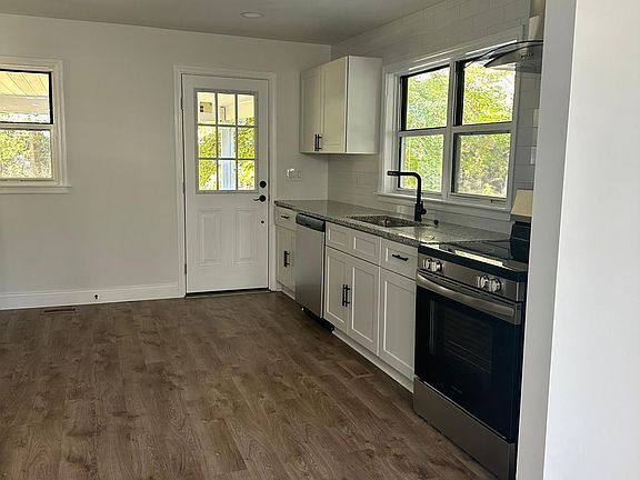 3rd image of 16 Summer Ridge Rd