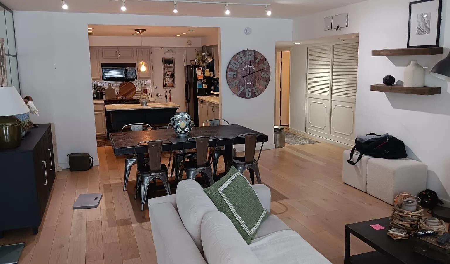 2 bed, 1.5 bath, 980 sqft, $2,900 — Photo 2