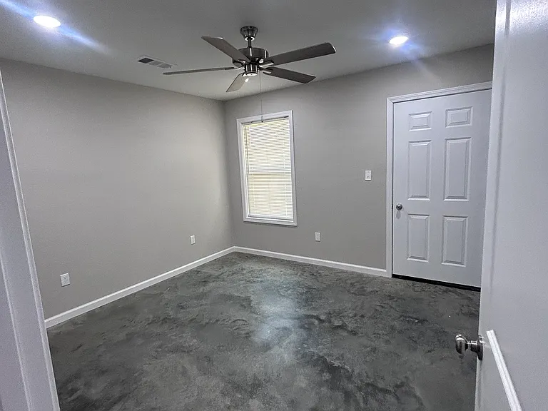 305 Dallas Ave — Photo 9
