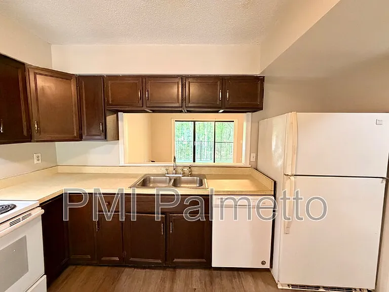 33 Chestnut Ferry Rd #202 — Photo 7