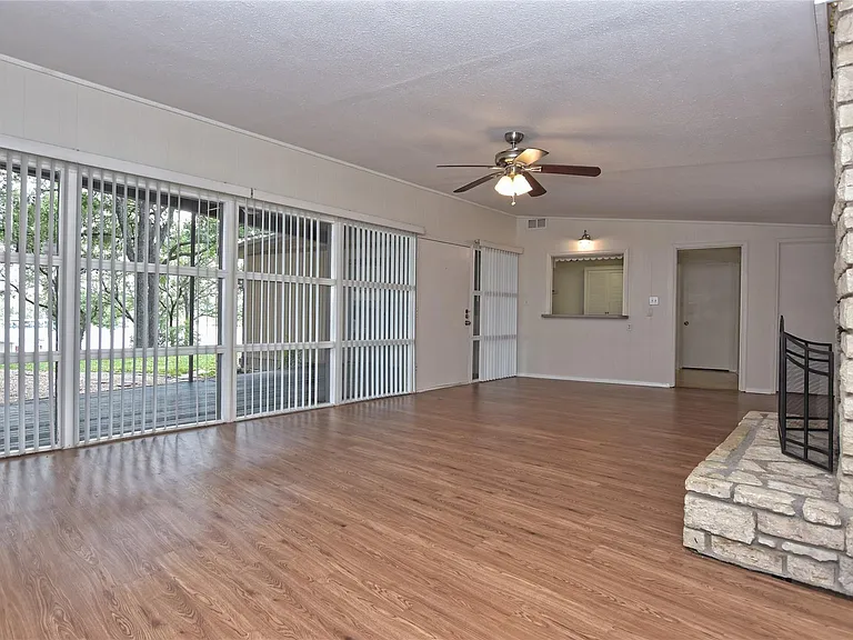 16013 Edwards Dr — Photo 9