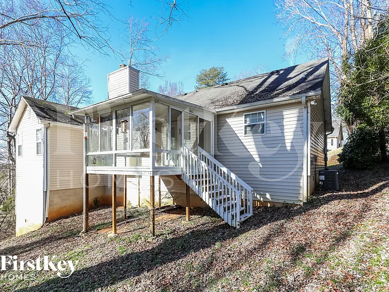 3240 Hilltop Cir — Photo 17