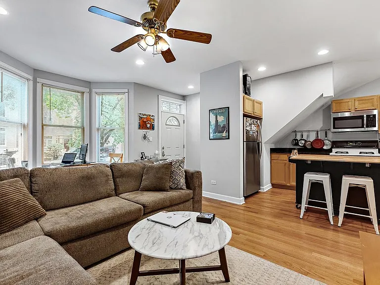 1222 W Fletcher St #1F — Photo 3