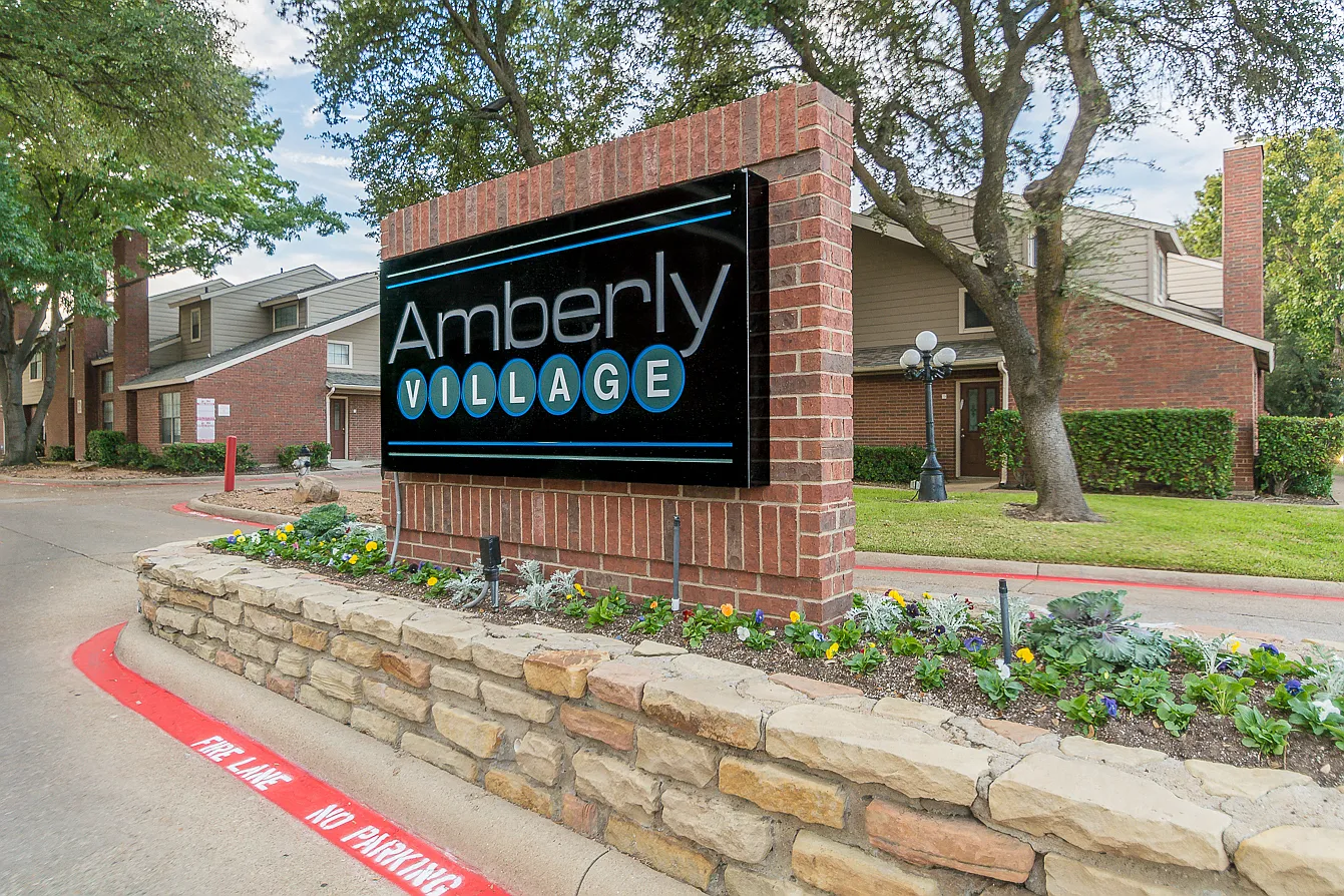 Amberly Village Townhomes — Photo 1