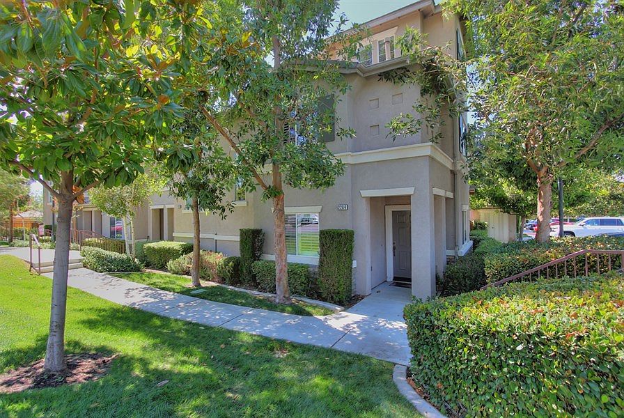 1st image of 26475 Arboretum Way Unit 2204