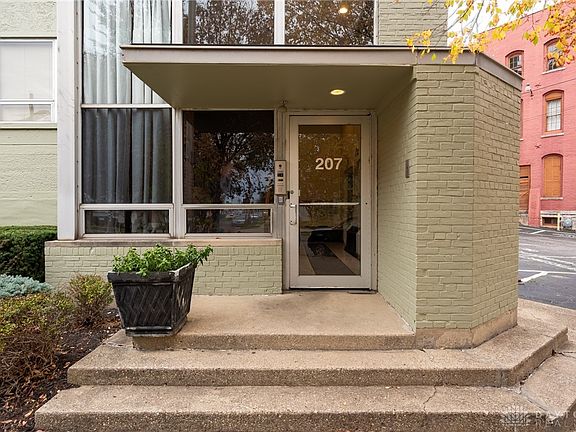 3rd image of 207 E 6th St Unit 103