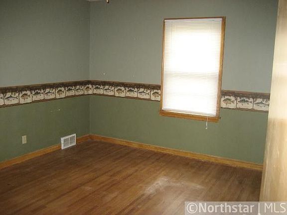 3rd image of 505 Elm St N