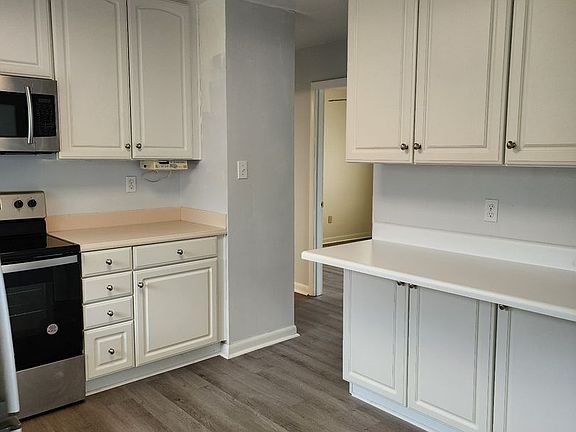 4th image of 3710 Cherry Laurel Dr