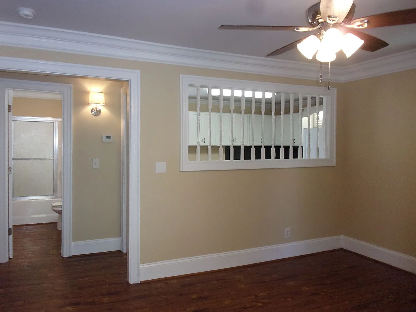 Beautifully Landscaped 2 Bedroom 1 Bath Home in College Park — Photo 3