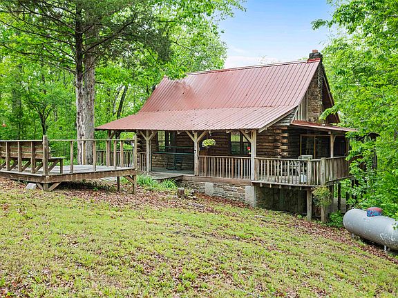 11th image of 709 Jones Rd