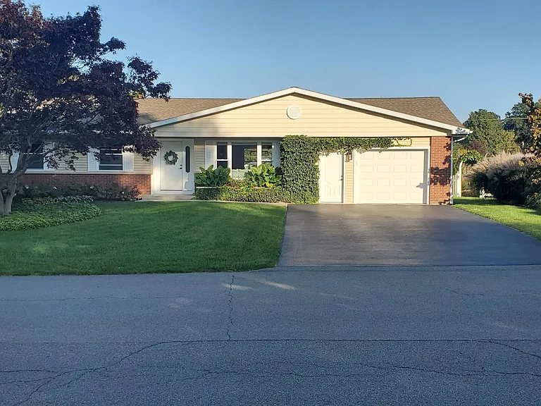 27 Aspen Rd — Photo 1