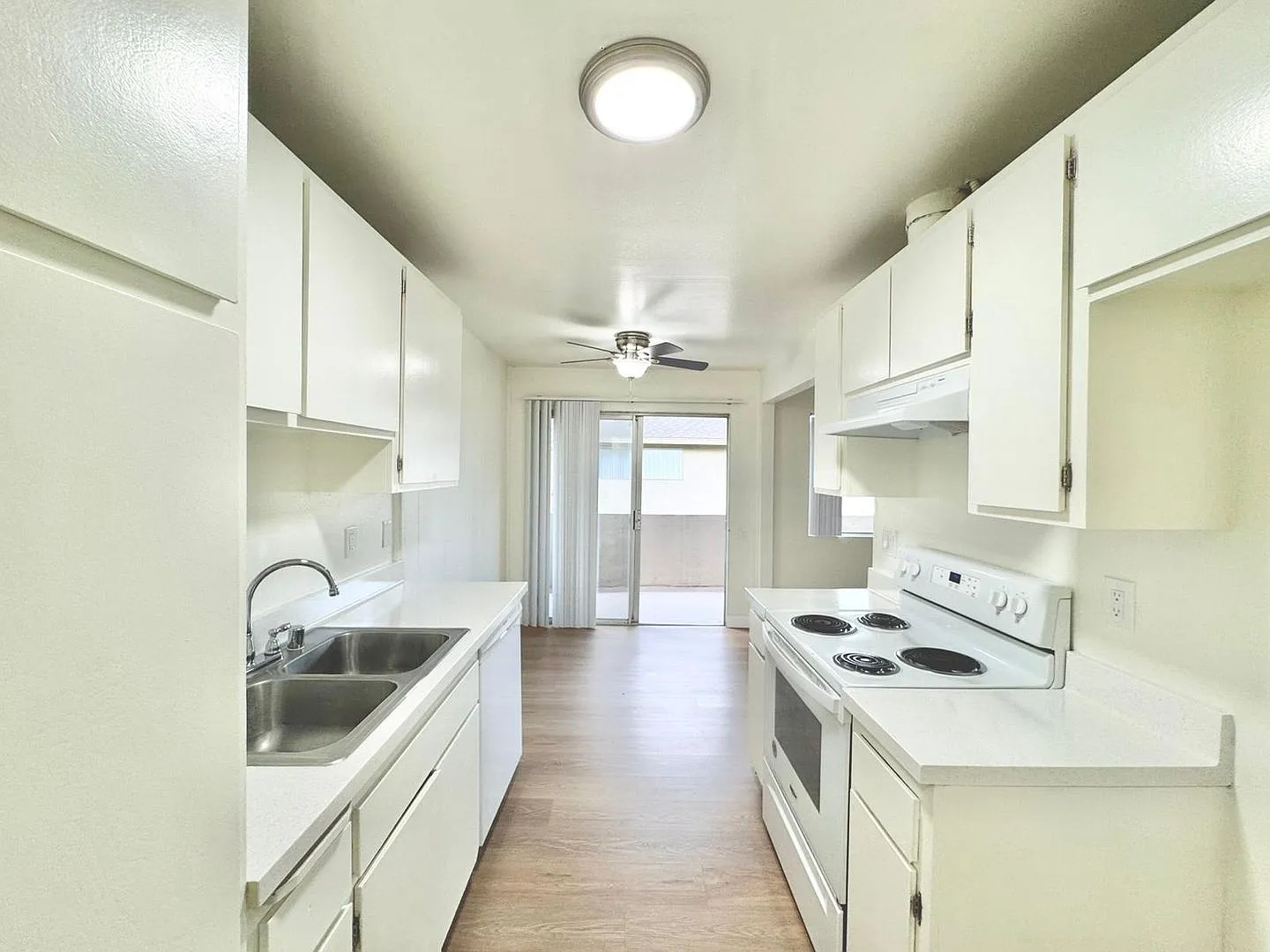 Westgate Villa Apartments — Photo 3