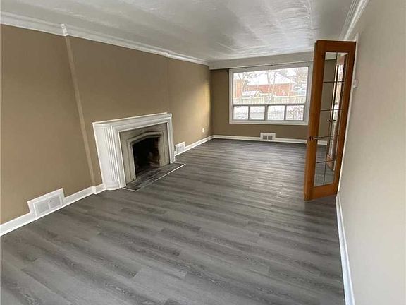 5th image of 204 York Mills Rd