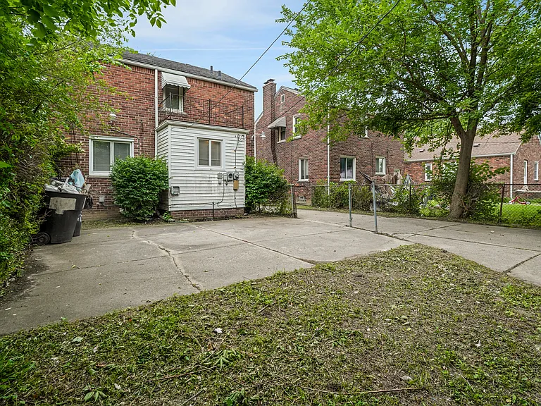 13891 Fairmount Dr — Photo 29